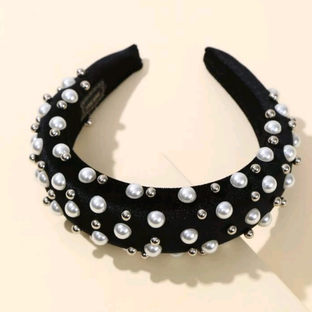 Black headband with pearls